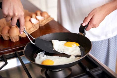 Whether you prefer sunny-side-up, over-easy, or scrambled,. . Best frying pan for eggs